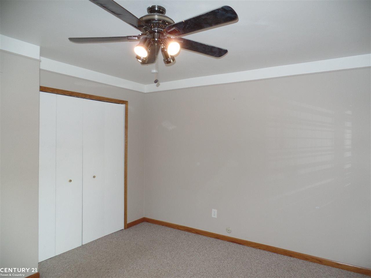 27051 Kelly Road Roseville, MI 48066 - Photo 15 of 21