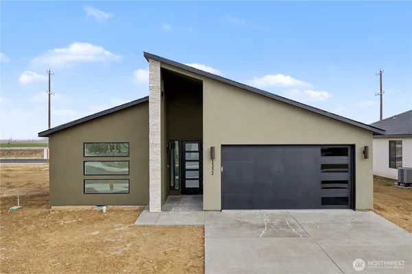 $463,500 | 1252 North 13th Avenue, Othello, WA 99344