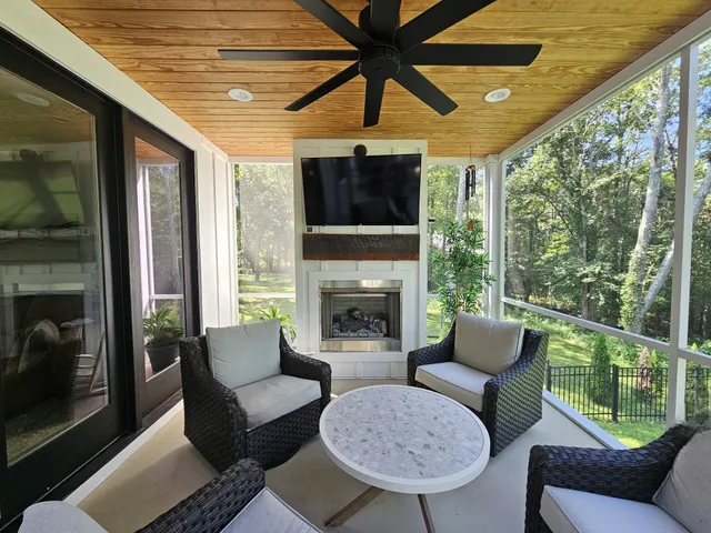 $899,000 | 73 Cypress Point Drive, Winchester, TN 37398