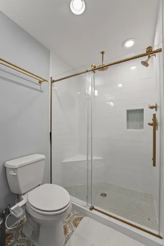 $899,000 | 73 Cypress Point Drive, Winchester, TN 37398