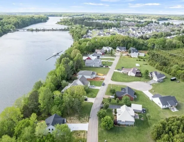 $899,000 | 73 Cypress Point Drive, Winchester, TN 37398