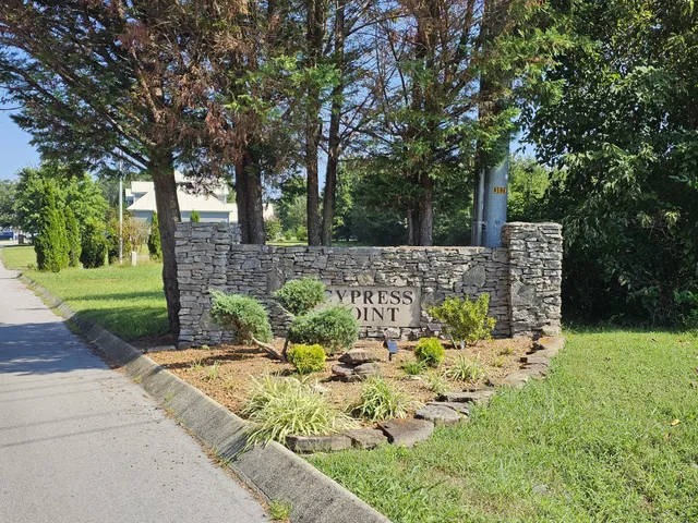 $899,000 | 73 Cypress Point Drive, Winchester, TN 37398