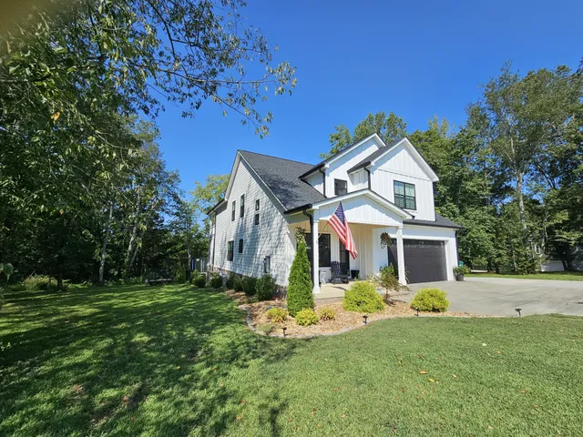 $899,000 | 73 Cypress Point Drive, Winchester, TN 37398