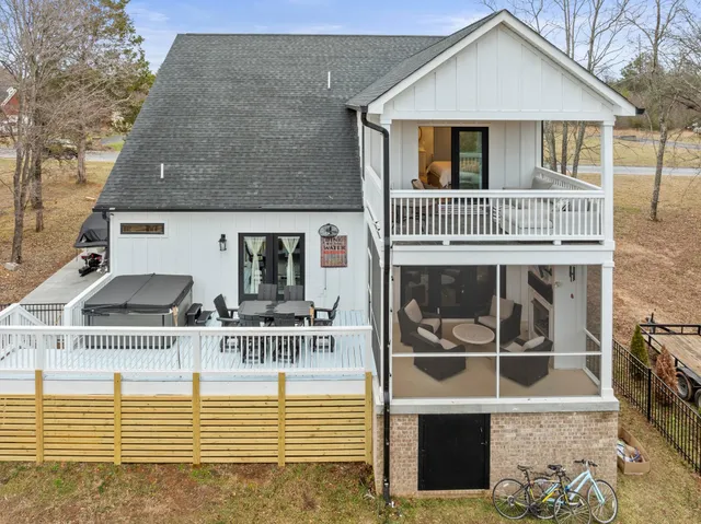 $899,000 | 73 Cypress Point Drive, Winchester, TN 37398