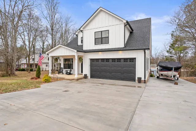 $899,000 | 73 Cypress Point Drive, Winchester, TN 37398