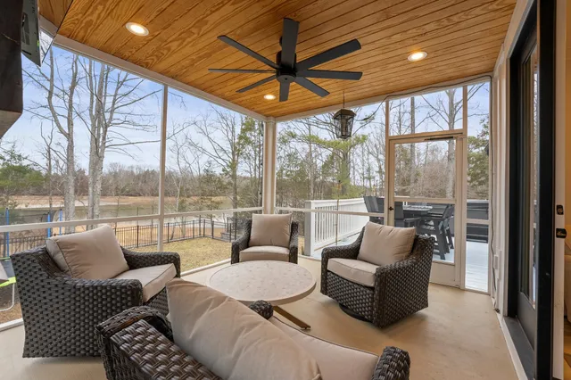 $899,000 | 73 Cypress Point Drive, Winchester, TN 37398