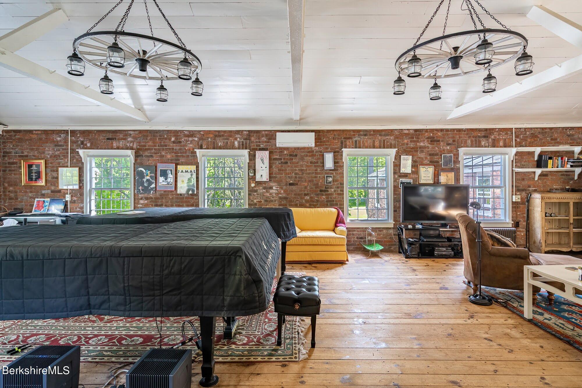 1194 Ashley Falls Road Sheffield, MA 01257 - Photo 15 of 62 17A great Room West