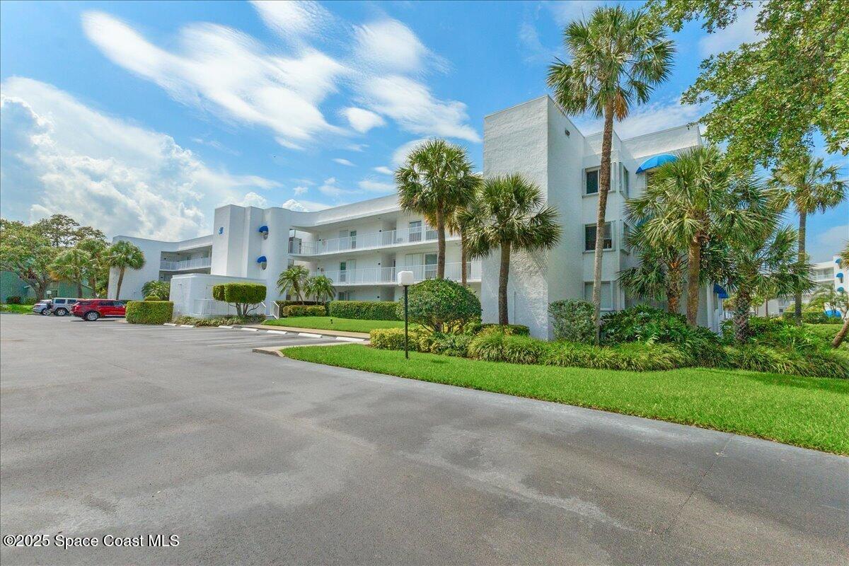 6124 River Run Drive Sebastian, FL 32958 - Photo 2 of 42 a couple of cars parked in front of a house