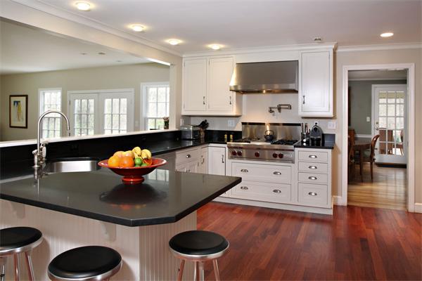 86 Windsor Road Needham, MA 02492 - Photo 4 of 7