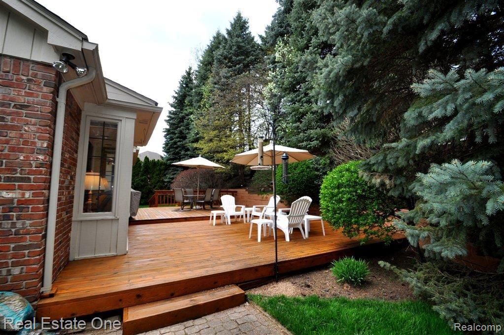 3352 Summit Ridge Drive Rochester, MI 48306 - Photo 24 of 25 2 Tier Deck