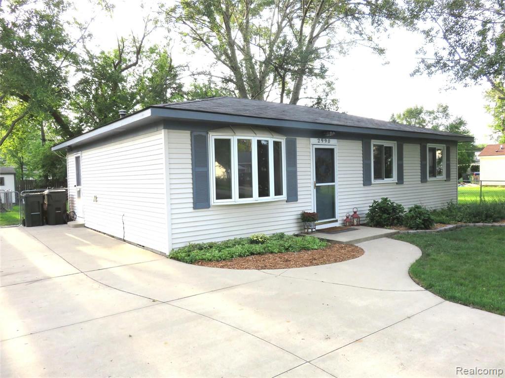 2990 Harrison Avenue Rochester Hills, MI 48307 - Photo 2 of 18