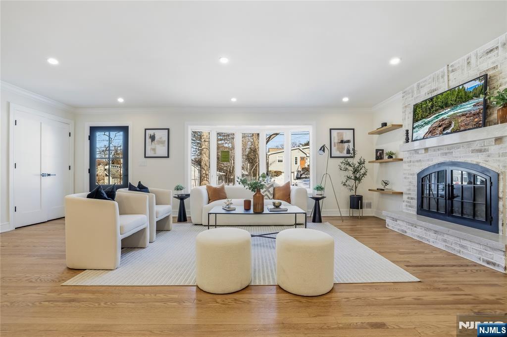 589 Fletcher Avenue Oradell, NJ 07649 - Photo 4 of 31