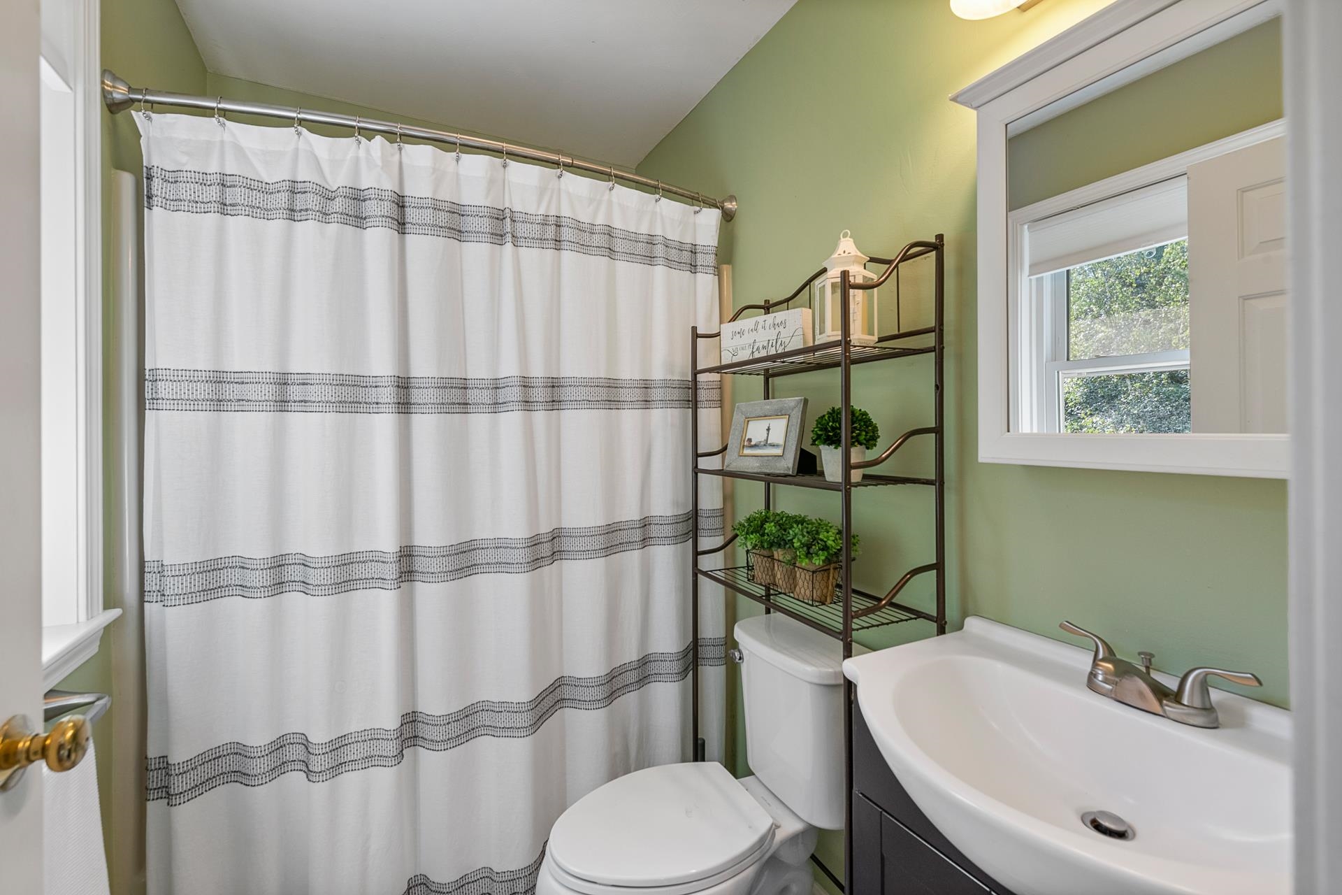 94 Hardy Road Bedford, NH 03110 - Photo 29 of 37