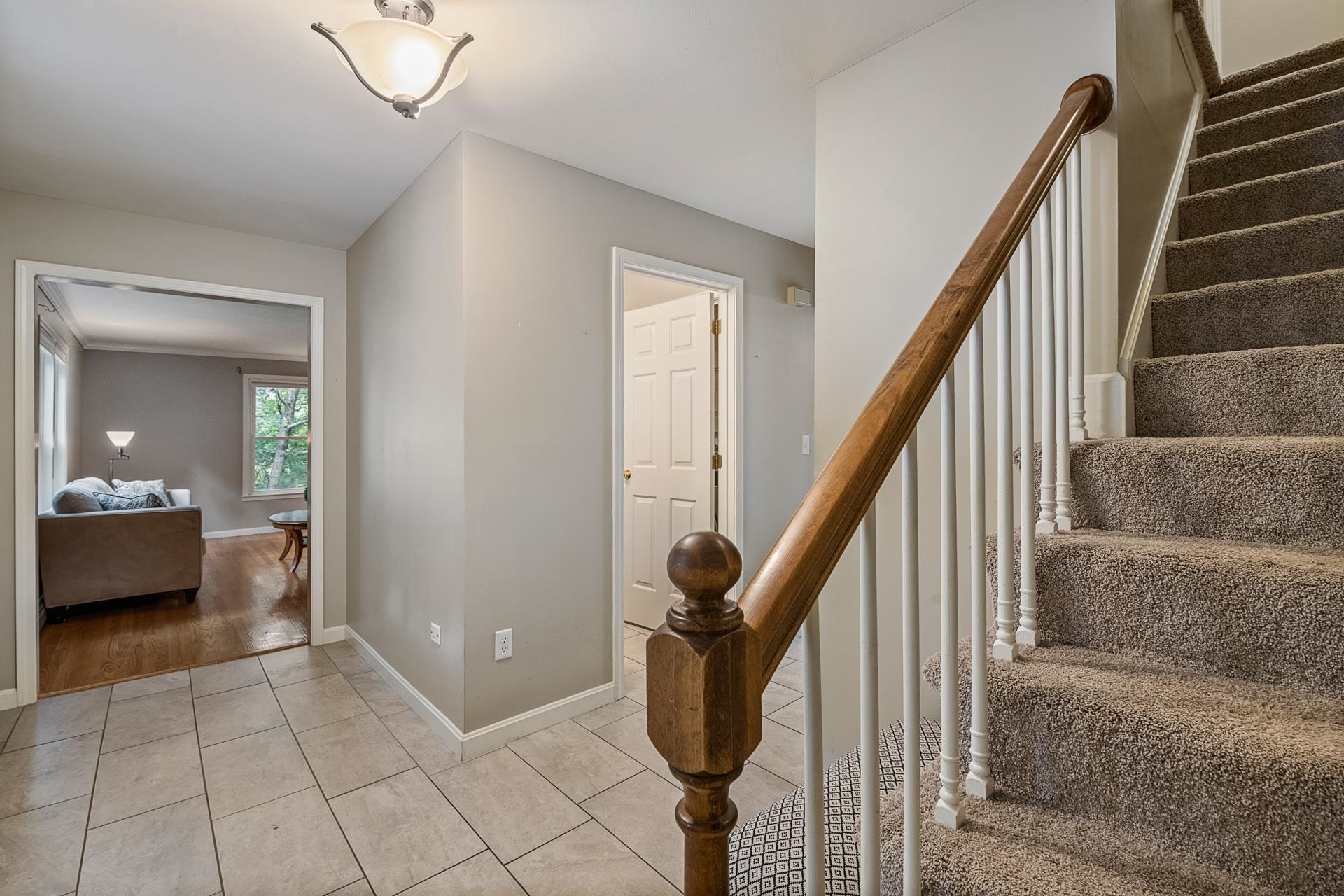 94 Hardy Road Bedford, NH 03110 - Photo 6 of 37
