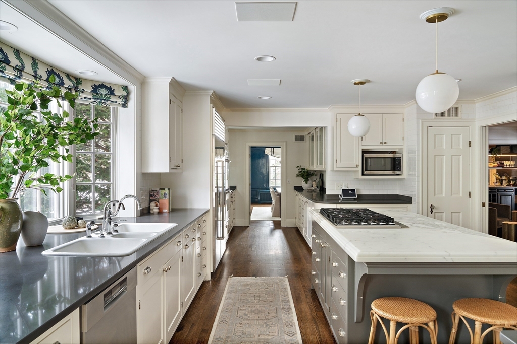 10 Lanark Road Wellesley, MA 02481 - Photo 13 of 40 Gallery Image 13