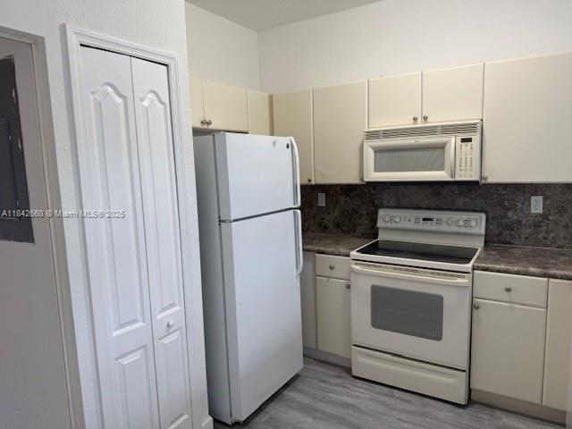 7130 Northwest 177th Street, Unit 1038 Hialeah, FL 33015 - Photo 6 of 29