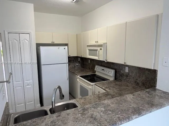 $300,000 | 7130 Northwest 177th Street, Unit 1038, Hialeah, FL 33015