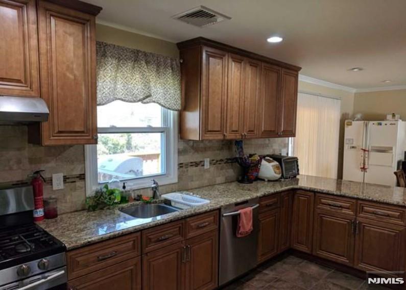 490 Van Emburgh Avenue Ridgewood, NJ 07450 - Photo 4 of 13