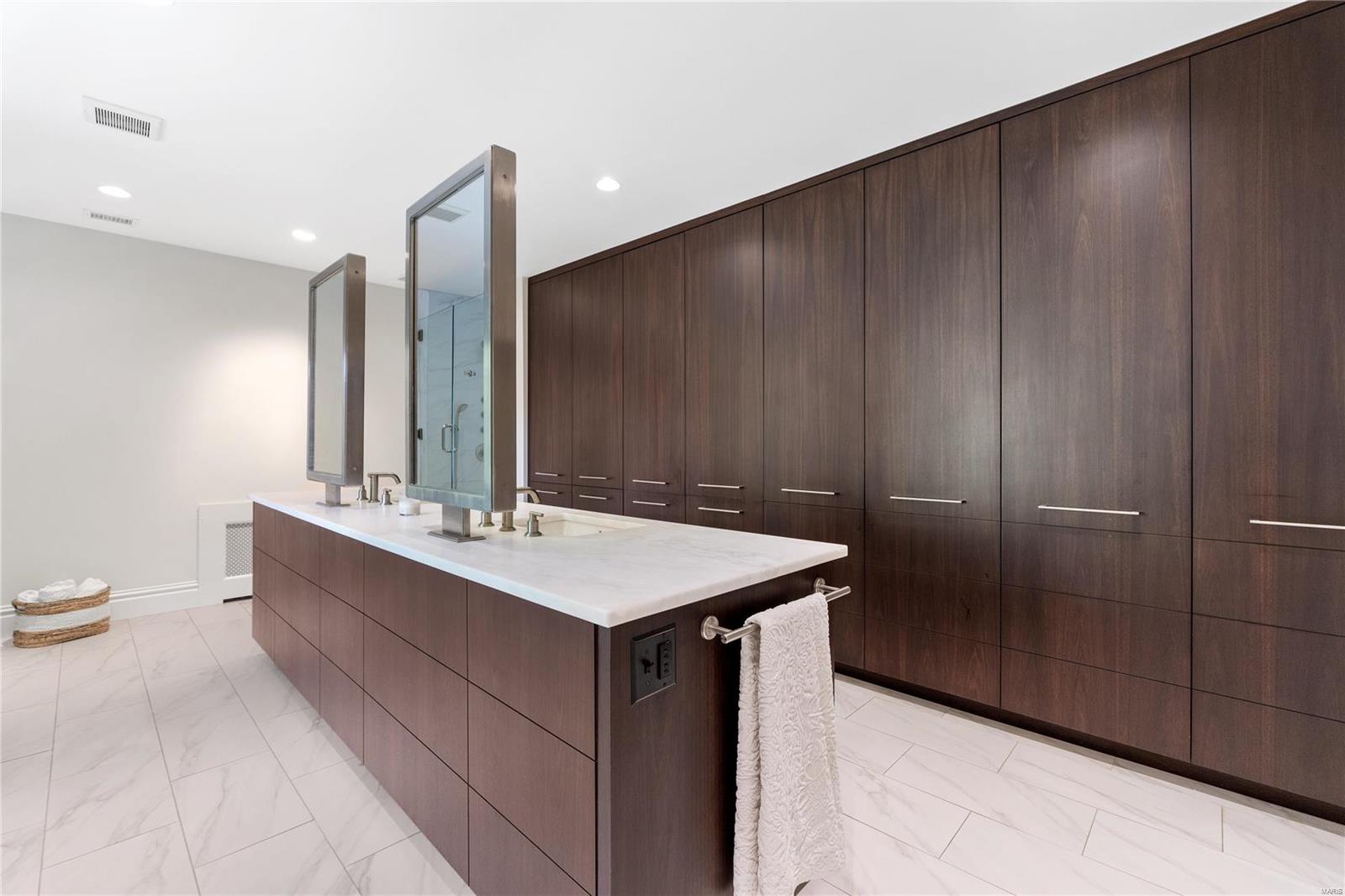 907 South Warson St. Louis, MO 63124 - Photo 33 of 61