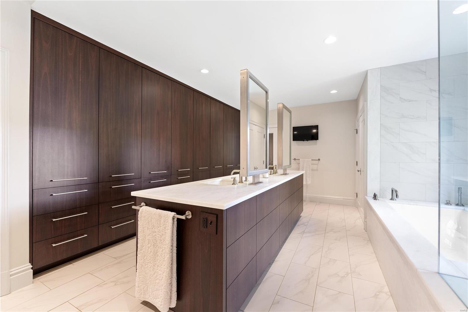 907 South Warson St. Louis, MO 63124 - Photo 34 of 61