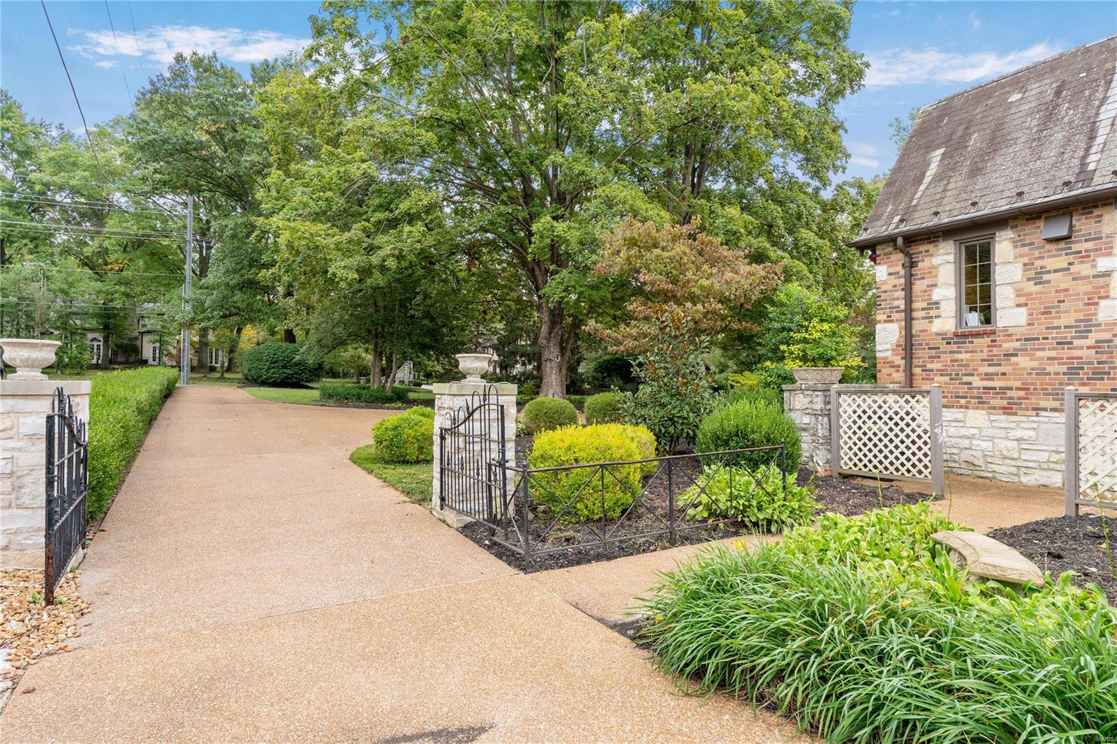 907 South Warson St. Louis, MO 63124 - Photo 58 of 61