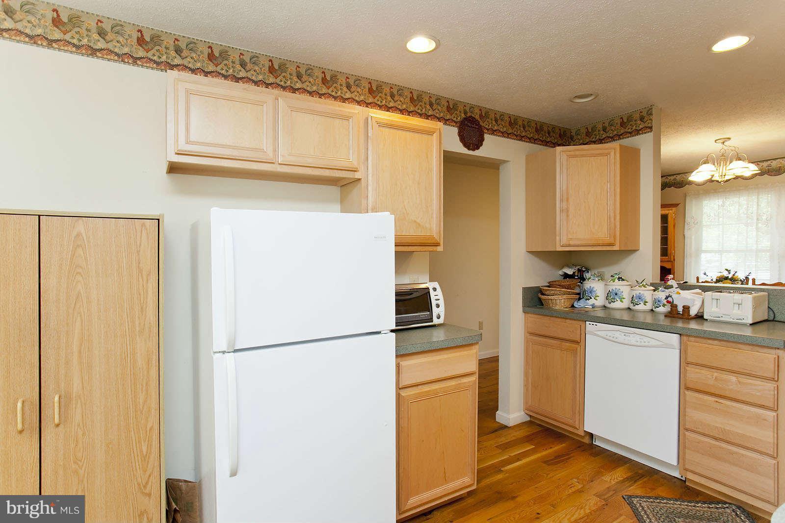 126 Longcroft Road Winchester, VA 22602 - Photo 11 of 20 Kitchen