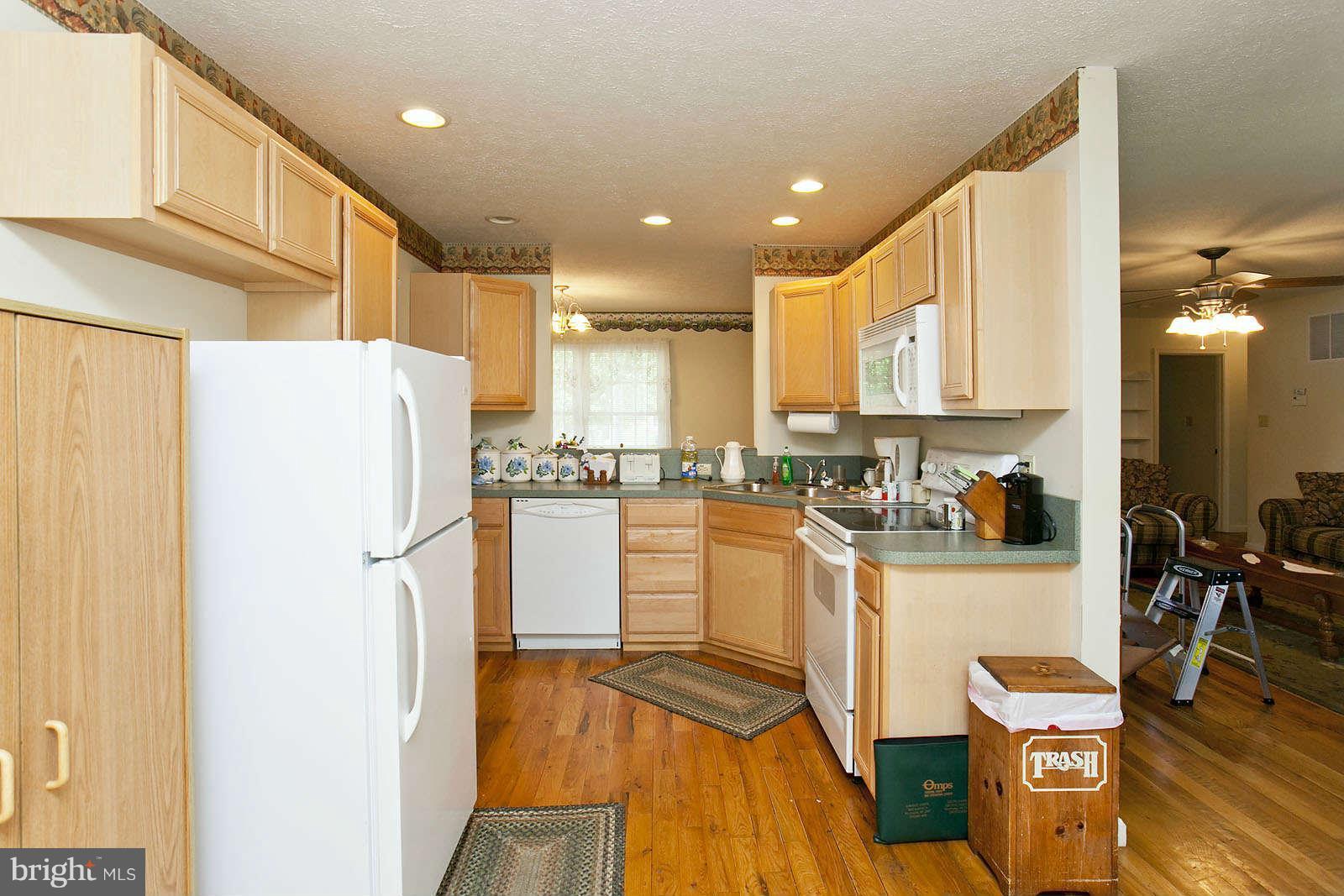 126 Longcroft Road Winchester, VA 22602 - Photo 8 of 20 Kitchen