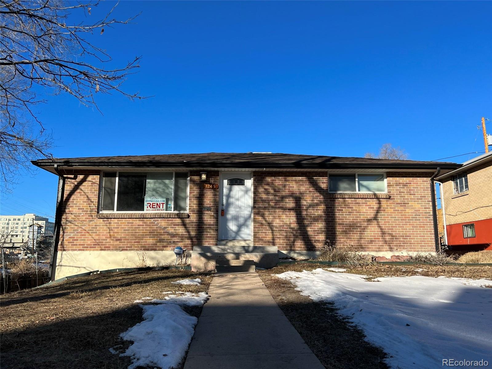a view of a house with a backyard