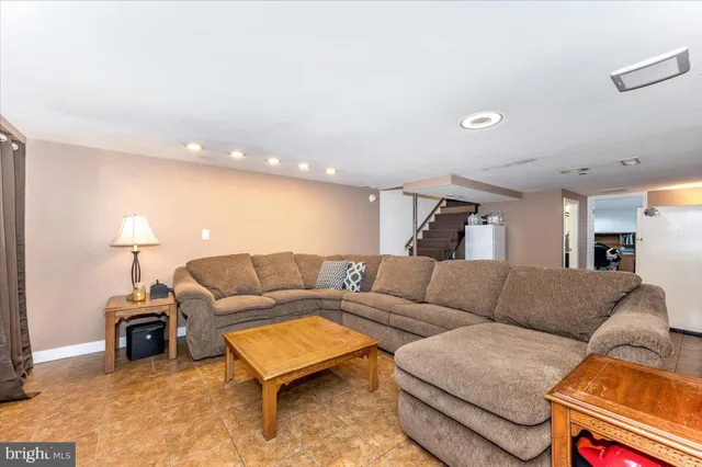 a view of a livingroom with furniture and a ceiling fan