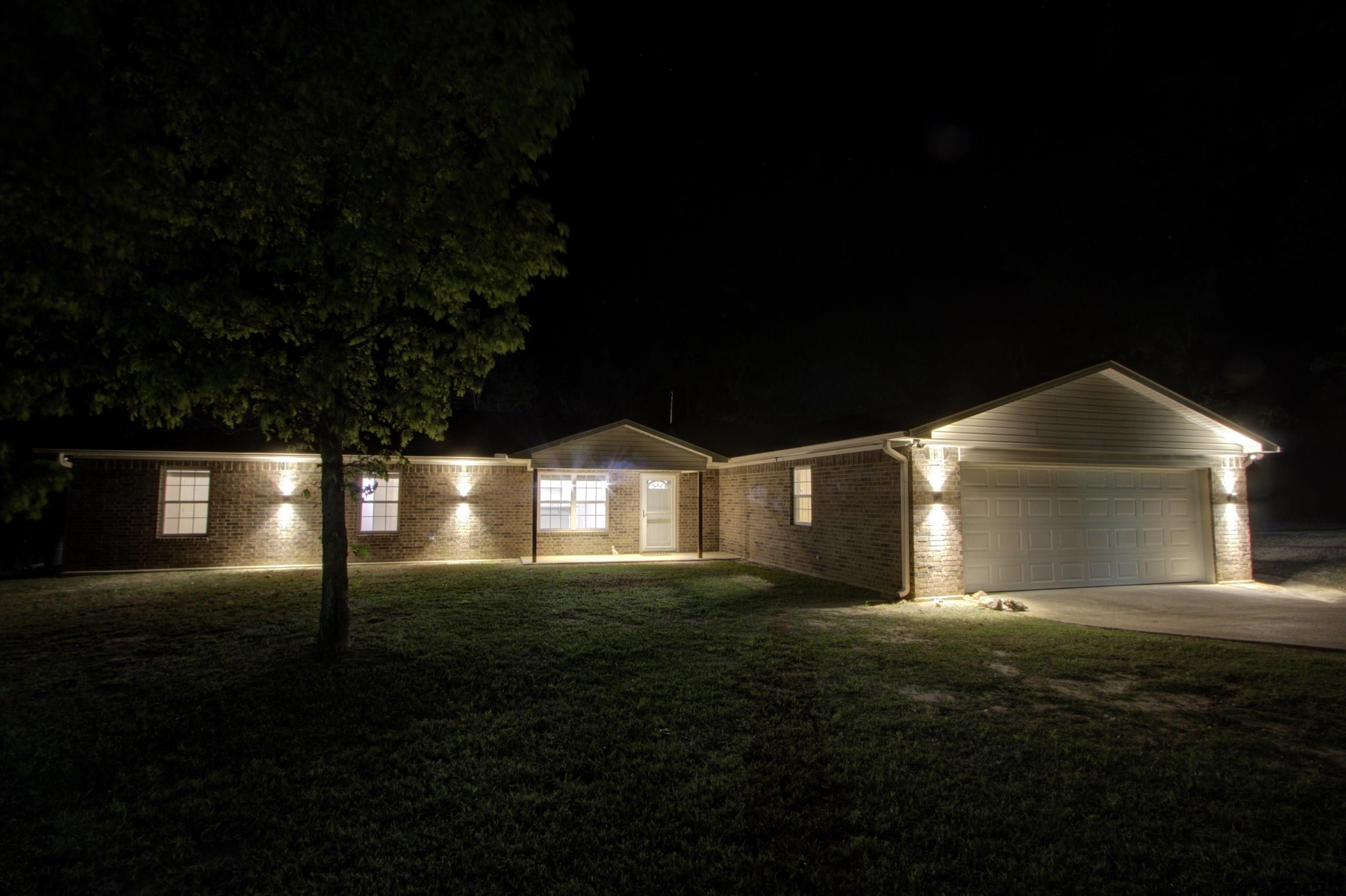 720 Tennessee Acres Drive Texarkana Ar, AR 71854 - Photo 2 of 31 a front view of a house with yard