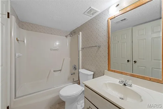 $125,000 | 9 Fairways Circle, Unit B, St. Charles, MO 63303