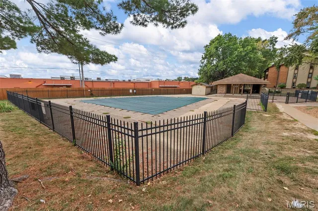 $125,000 | 9 Fairways Circle, Unit B, St. Charles, MO 63303