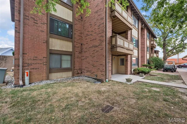 $125,000 | 9 Fairways Circle, Unit B, St. Charles, MO 63303