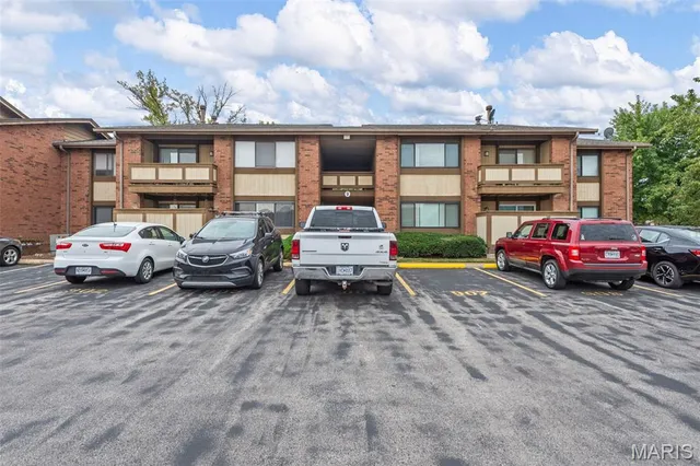 $125,000 | 9 Fairways Circle, Unit B, St. Charles, MO 63303