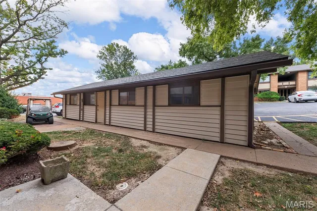 $125,000 | 9 Fairways Circle, Unit B, St. Charles, MO 63303
