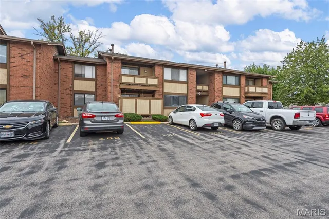 $125,000 | 9 Fairways Circle, Unit B, St. Charles, MO 63303