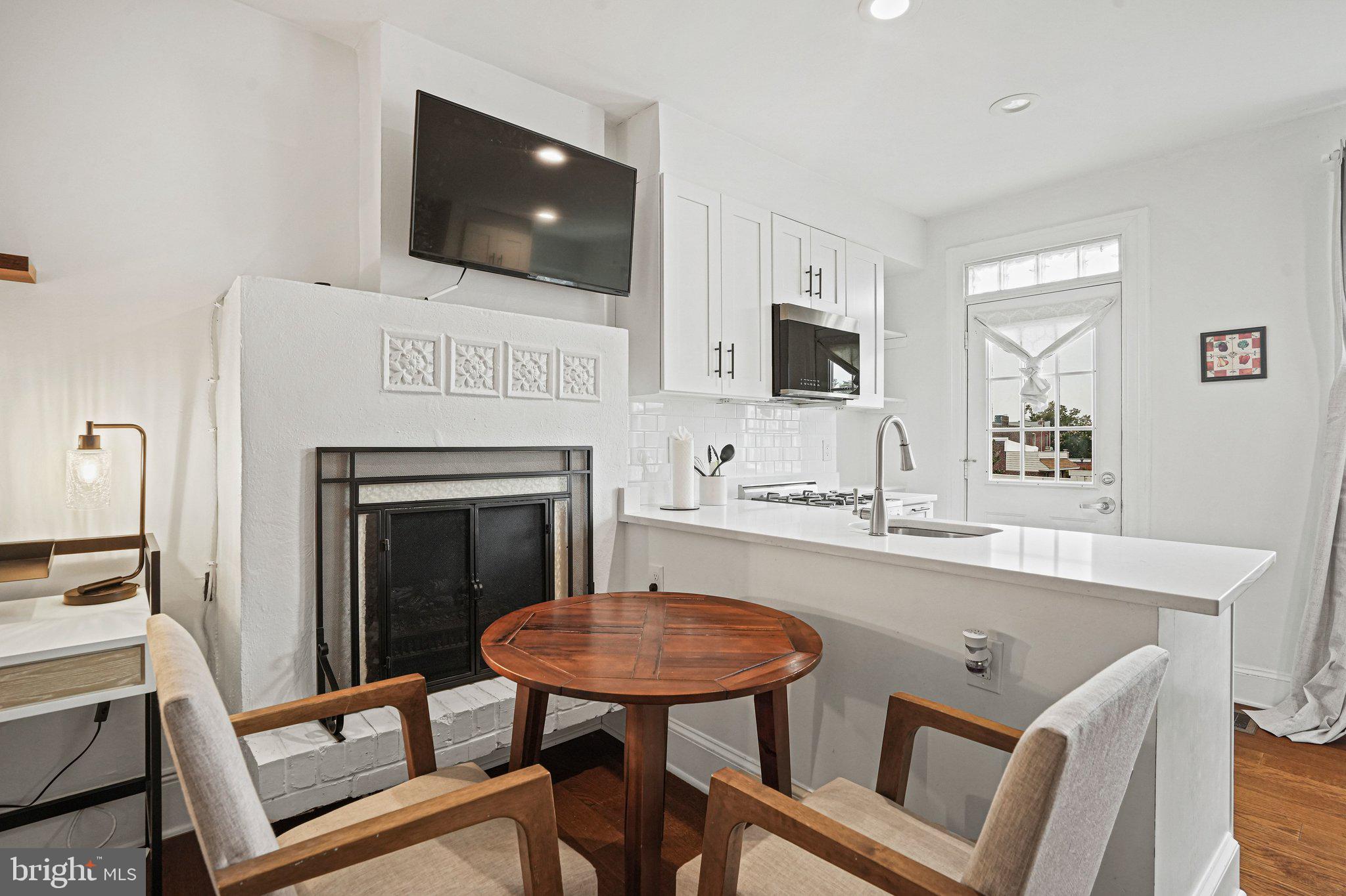 409 Constitution Avenue Northeast, Unit 3 Washington, DC 20002 - Photo 6 of 23 Gallery Image 6