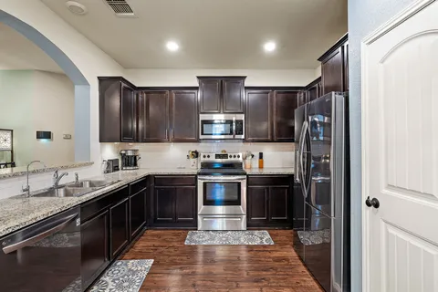 $285,000 | 125 Beth Ann Loop, Taylor, TX 76574