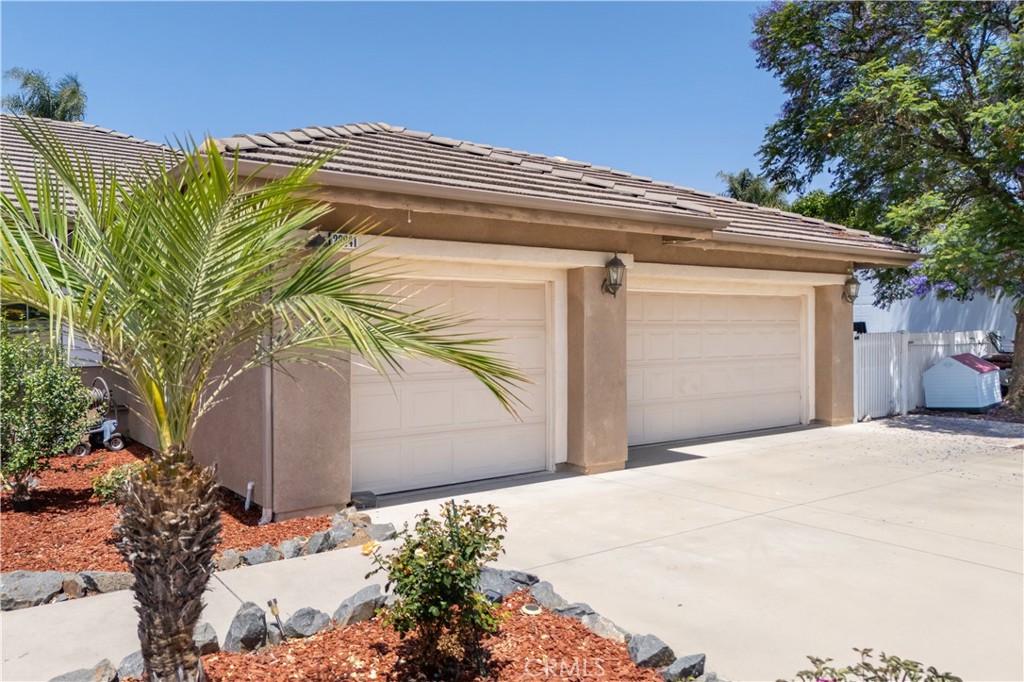 23841 Piedras Road Perris, CA 92570 - Photo 10 of 70 3 car garage