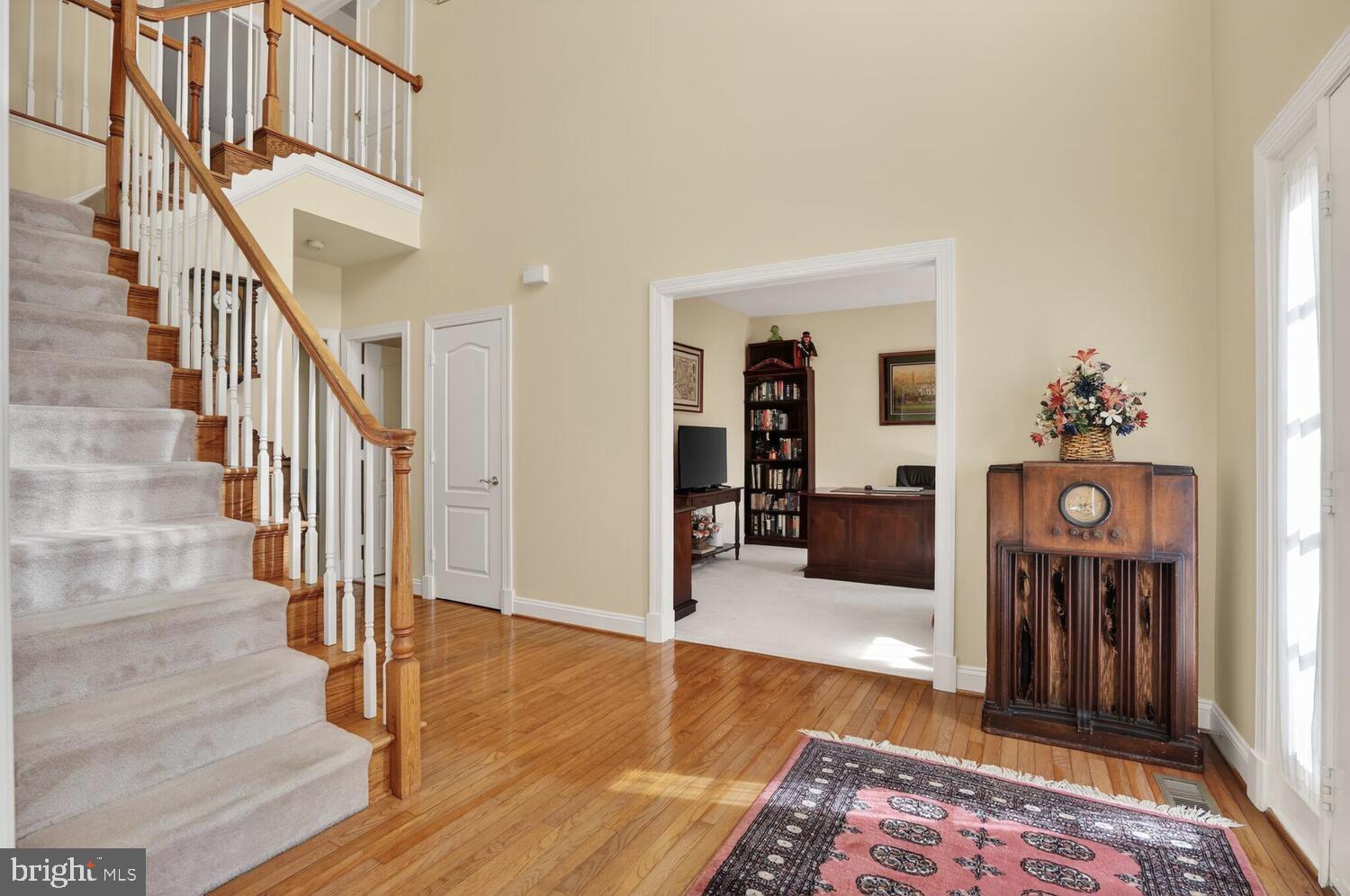 9910 Rustic Rail Lane Vienna, VA 22181 - Photo 3 of 42