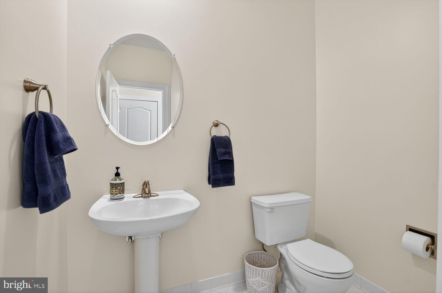 9910 Rustic Rail Lane Vienna, VA 22181 - Photo 5 of 42