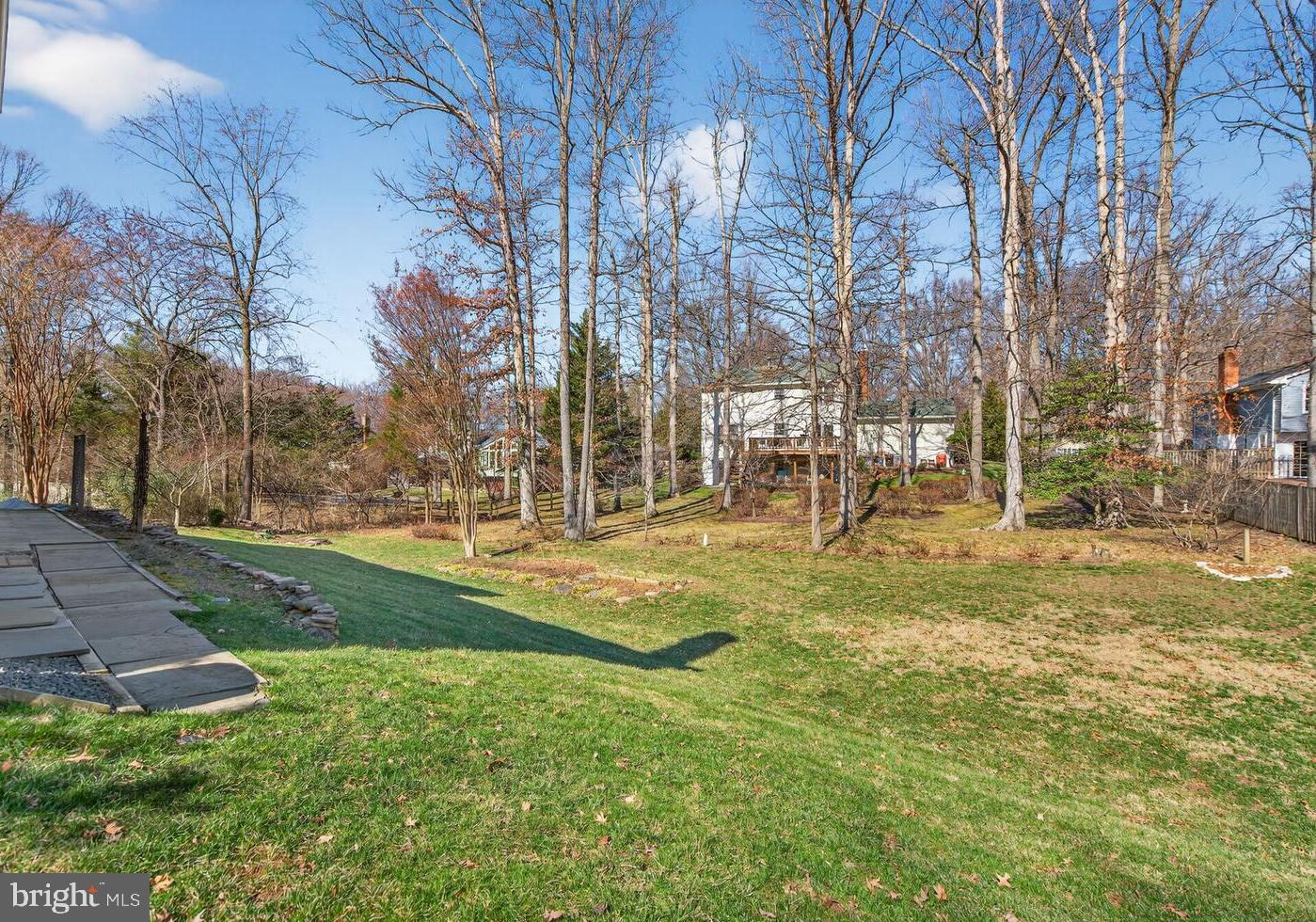 9910 Rustic Rail Lane Vienna, VA 22181 - Photo 7 of 42