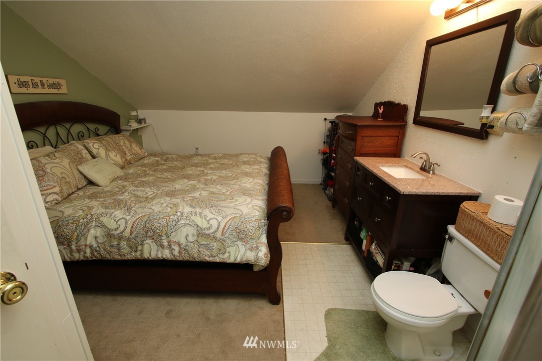 6848 Holst Road Clinton, WA 98236 - Photo 11 of 15 Gallery Image 11