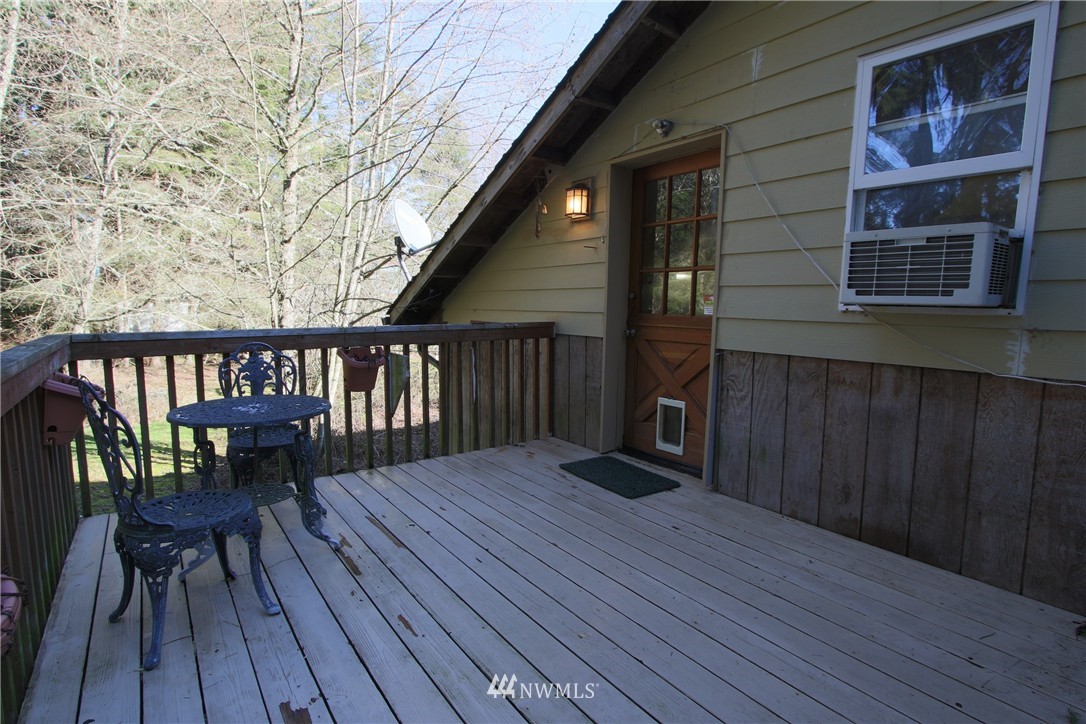 6848 Holst Road Clinton, WA 98236 - Photo 13 of 15 Gallery Image 13