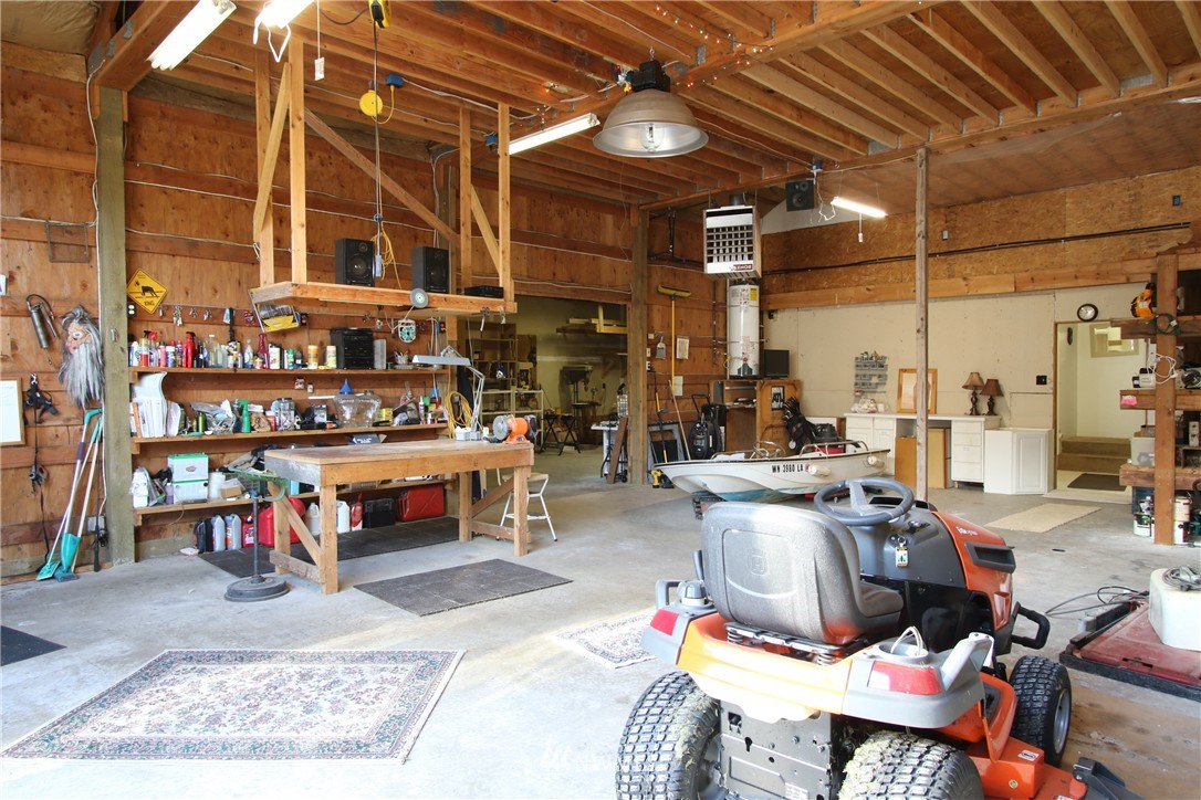 6848 Holst Road Clinton, WA 98236 - Photo 3 of 15 Gallery Image 3