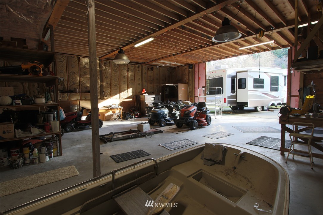 6848 Holst Road Clinton, WA 98236 - Photo 4 of 15 Gallery Image 4