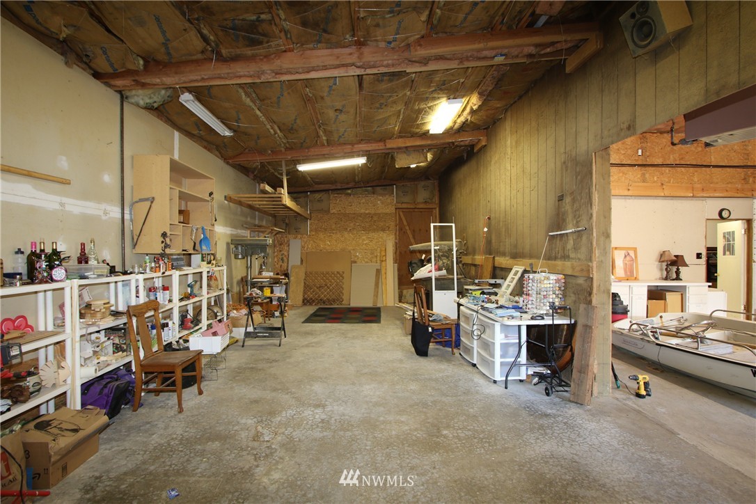 6848 Holst Road Clinton, WA 98236 - Photo 5 of 15 Gallery Image 5