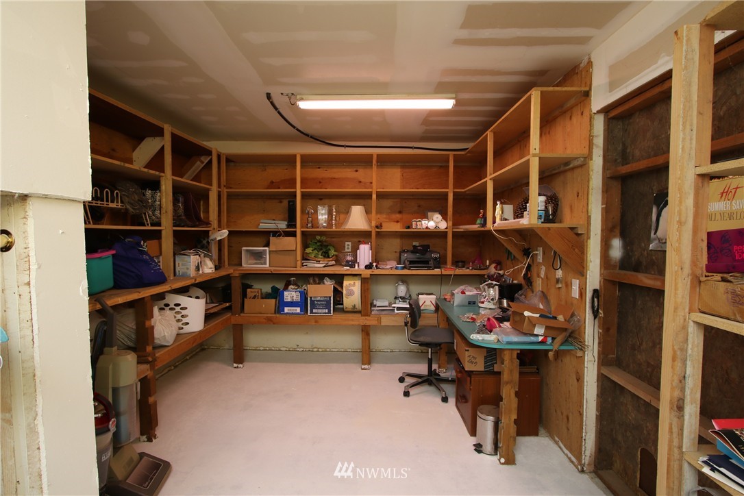 6848 Holst Road Clinton, WA 98236 - Photo 6 of 15 Gallery Image 6