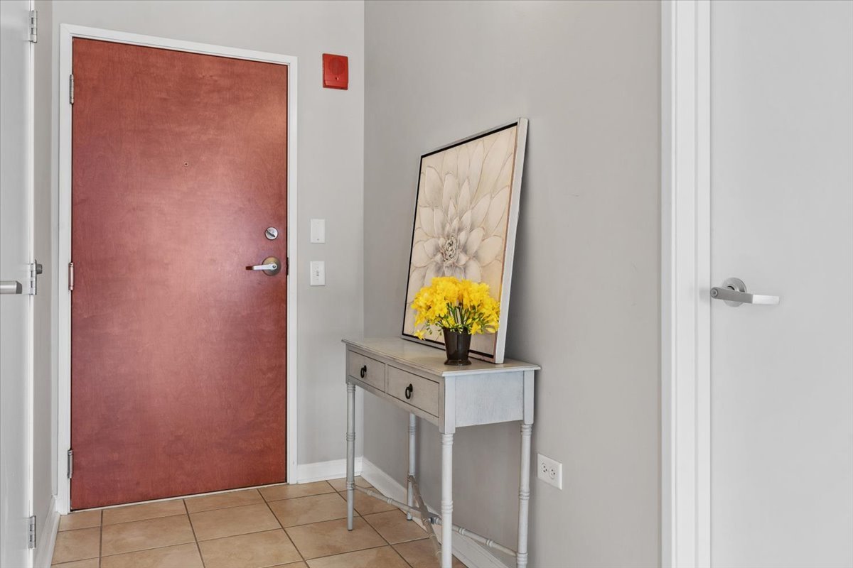 800 Elgin Road, Unit PH19 Evanston, IL 60201 - Photo 4 of 28 Gallery Image 4
