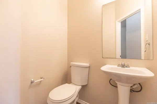 $1,000 | 10711 Mathom Landing, Unit 4, Universal City, TX 78148
